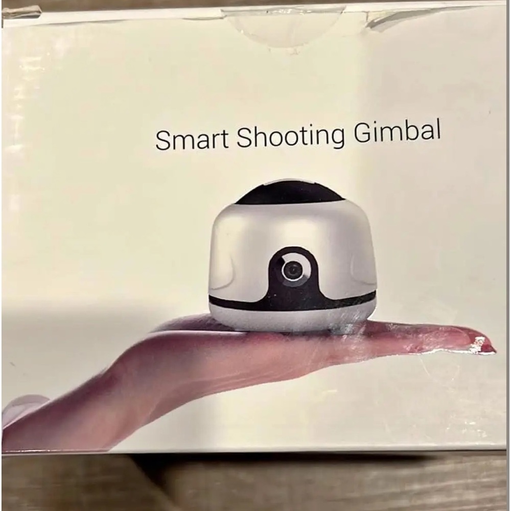 Smart face tracking holder for phone